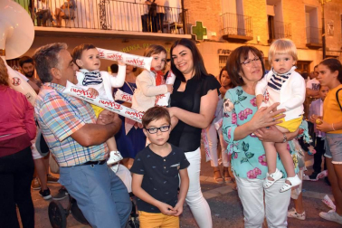 El sábado 21 de julio los ablitenses celebraron uno de los actos más originales de sus fiestas de la patrona, el lanzamiento de peras en la plaza, organizado por el Ayuntamiento. A las 21,30 horas se inició el lanzamiento disfrute de los menores de 12 años, evento que protagonizó la corporación infantil. Y ya de madrugada se lanzaron las peras para los mayores, a los que además se obsequió con el tradicional vino con melocotón.