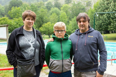 Las piscinas de Urdian fueron el punto de reunión para los participantes en el XVII Triatlón Infantil de Sakana, que se celebró el sábado 21 de julio. La prueba fue valedera para la clasificación de los Juegos Deportivos de Navarra de esta especialidad. A pesar de la lluvia, los deportistas disfrutaron del trazado organizado.