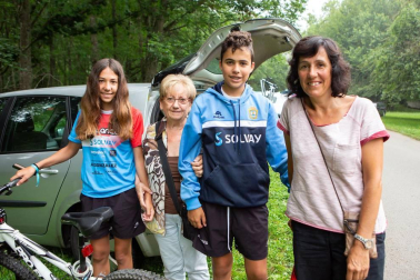 Las piscinas de Urdian fueron el punto de reunión para los participantes en el XVII Triatlón Infantil de Sakana, que se celebró el sábado 21 de julio. La prueba fue valedera para la clasificación de los Juegos Deportivos de Navarra de esta especialidad. A pesar de la lluvia, los deportistas disfrutaron del trazado organizado.