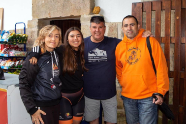 Las piscinas de Urdian fueron el punto de reunión para los participantes en el XVII Triatlón Infantil de Sakana, que se celebró el sábado 21 de julio. La prueba fue valedera para la clasificación de los Juegos Deportivos de Navarra de esta especialidad. A pesar de la lluvia, los deportistas disfrutaron del trazado organizado.