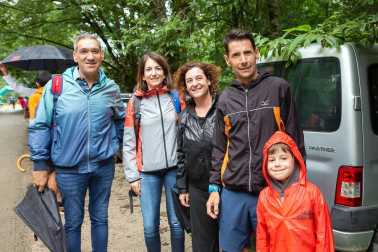 Las piscinas de Urdian fueron el punto de reunión para los participantes en el XVII Triatlón Infantil de Sakana, que se celebró el sábado 21 de julio. La prueba fue valedera para la clasificación de los Juegos Deportivos de Navarra de esta especialidad. A pesar de la lluvia, los deportistas disfrutaron del trazado organizado.