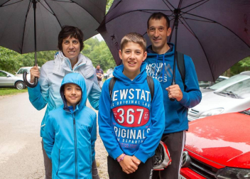 Las piscinas de Urdian fueron el punto de reunión para los participantes en el XVII Triatlón Infantil de Sakana, que se celebró el sábado 21 de julio. La prueba fue valedera para la clasificación de los Juegos Deportivos de Navarra de esta especialidad. A pesar de la lluvia, los deportistas disfrutaron del trazado organizado.