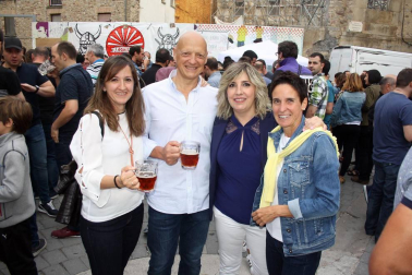 La Fiesta de la cerveza se ha convertido en una de las citas fijas de los veranos en Aoiz. En esta ocasión, se celebró el sábado 21 de julio con la plaza del Mercado como escenario del brindis de las típicas jarras.