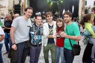 La Fiesta de la cerveza se ha convertido en una de las citas fijas de los veranos en Aoiz. En esta ocasión, se celebró el sábado 21 de julio con la plaza del Mercado como escenario del brindis de las típicas jarras.