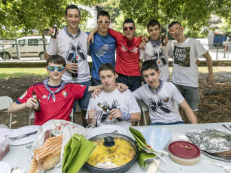 Fotos de los hinchables en la piscina por el Día de los niños y jóvenes en las fiestas de Elizondo (26 de julio)