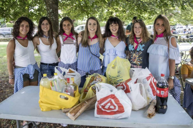 Fotos de los hinchables en la piscina por el Día de los niños y jóvenes en las fiestas de Elizondo (26 de julio)