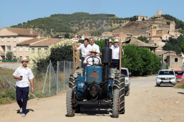 El 22 de julio las antiguas labores del campo volvieron a la vida durante la XIX Fiesta del mundo rural celebrada en Miranda de Arga. Vecinos y visitantes disfrutaron recordando o aprendiendo cómo se hacía la siega a mano o cómo se labraba con layas, además de ver en funcionamiento maquinaria antigua o trabajos con caballerías o bueyes.