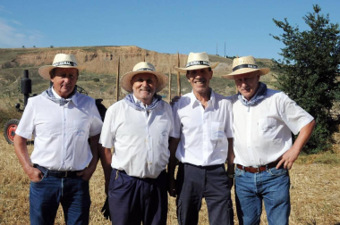 El 22 de julio las antiguas labores del campo volvieron a la vida durante la XIX Fiesta del mundo rural celebrada en Miranda de Arga. Vecinos y visitantes disfrutaron recordando o aprendiendo cómo se hacía la siega a mano o cómo se labraba con layas, además de ver en funcionamiento maquinaria antigua o trabajos con caballerías o bueyes.
