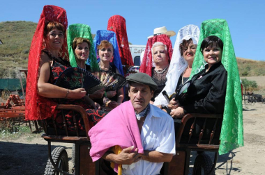 El 22 de julio las antiguas labores del campo volvieron a la vida durante la XIX Fiesta del mundo rural celebrada en Miranda de Arga. Vecinos y visitantes disfrutaron recordando o aprendiendo cómo se hacía la siega a mano o cómo se labraba con layas, además de ver en funcionamiento maquinaria antigua o trabajos con caballerías o bueyes.