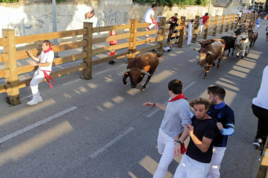 Fotos del encierro del cuarto día de las fiestas de Tudela, homenajes y pasacalles. 27 de julio de 2018