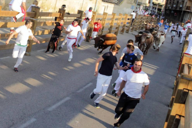 Fotos del encierro del cuarto día de las fiestas de Tudela, homenajes y pasacalles. 27 de julio de 2018