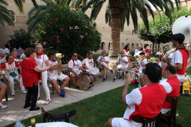 Fotos del encierro del cuarto día de las fiestas de Tudela, homenajes y pasacalles. 27 de julio de 2018