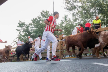 Fotos del encierro del cuarto día de las fiestas de Tudela, homenajes y pasacalles. 27 de julio de 2018