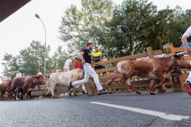 Fotos del encierro del cuarto día de las fiestas de Tudela, homenajes y pasacalles. 27 de julio de 2018
