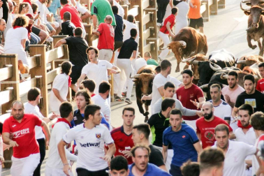 Fotos del encierro y la gigantada del quinto día de las fiestas de Tudela 2018, 28 de julio.