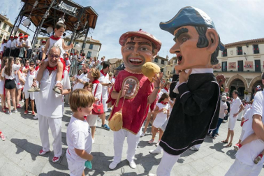 Fotos del encierro y la gigantada del quinto día de las fiestas de Tudela 2018, 28 de julio.