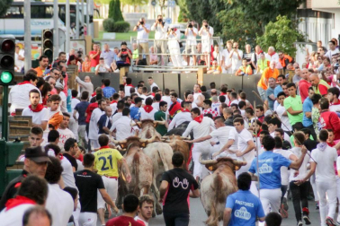Fotos del encierro y la gigantada del quinto día de las fiestas de Tudela 2018, 28 de julio.