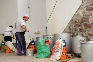 Este sábado fue el último día de las fiestas de Elizondo con dos actos principales de la jornada: el XXI Campeonato Mundial de Canicas, ganado por Txema Martirena, y el zikiro jate, en el que participaron 750 comensales