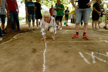 Este sábado fue el último día de las fiestas de Elizondo con dos actos principales de la jornada: el XXI Campeonato Mundial de Canicas, ganado por Txema Martirena, y el zikiro jate, en el que participaron 750 comensales