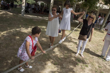 Actividades infantiles junto al río Ega en fiestas de Puente la Reina 2018, 28 de julio.