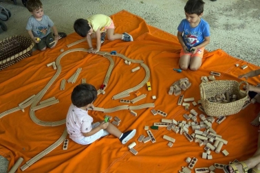 Actividades infantiles junto al río Ega en fiestas de Puente la Reina 2018, 28 de julio.