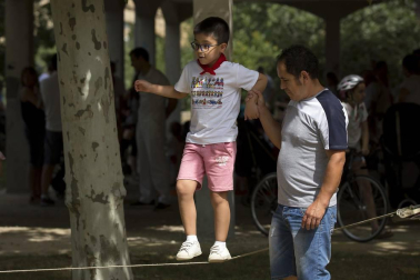 Actividades infantiles junto al río Ega en fiestas de Puente la Reina 2018, 28 de julio.