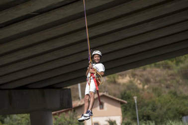 Actividades infantiles junto al río Ega en fiestas de Puente la Reina 2018, 28 de julio.