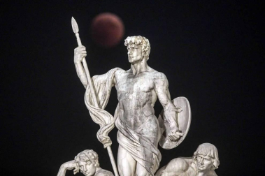 Fotos del eclipse lunar visto desde Navarra y otras partes del mundo (27 de julio de 2018)