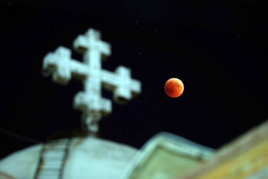 Fotos del eclipse lunar visto desde Navarra y otras partes del mundo (27 de julio de 2018)