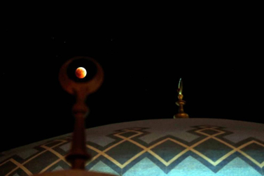 Fotos del eclipse lunar visto desde Navarra y otras partes del mundo (27 de julio de 2018)