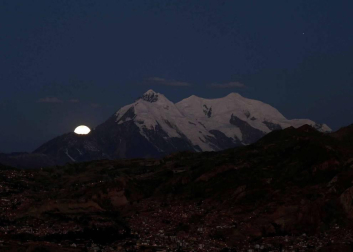 Fotos del eclipse lunar visto desde Navarra y otras partes del mundo (27 de julio de 2018)