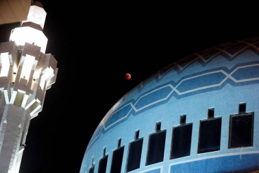 Fotos del eclipse lunar visto desde Navarra y otras partes del mundo (27 de julio de 2018)