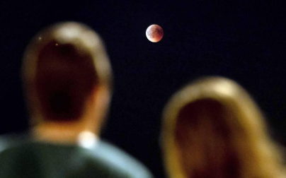 Fotos del eclipse lunar visto desde Navarra y otras partes del mundo (27 de julio de 2018)