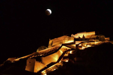 Fotos del eclipse lunar visto desde Navarra y otras partes del mundo (27 de julio de 2018)