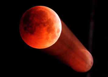 Fotos del eclipse lunar visto desde Navarra y otras partes del mundo (27 de julio de 2018)