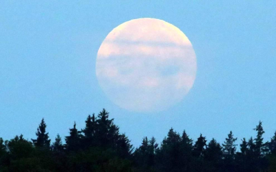 Fotos del eclipse lunar visto desde Navarra y otras partes del mundo (27 de julio de 2018)