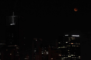 Fotos del eclipse lunar visto desde Navarra y otras partes del mundo (27 de julio de 2018)