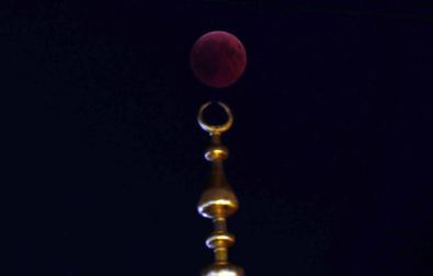 Fotos del eclipse lunar visto desde Navarra y otras partes del mundo (27 de julio de 2018)