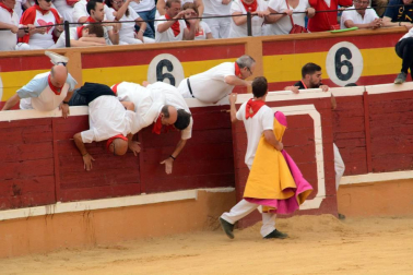 Las reses bravas dejan en la suelta de vaquillas del último día de fiestas de Tudela, 29 de julio, varios heridos.
