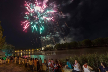 Imágenes de la Revoltosa y los fuegos que tienen lugar durante cada noche de las fiestas de Tudela.