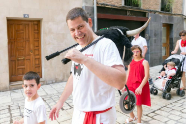 Fotos del encierro, pasacalles, homenaje al tudelano adoptivo, feria de alimentos artesanos y concurso de recortadores del sexto día de las fiestas de Tudela 2018, 29 de julio