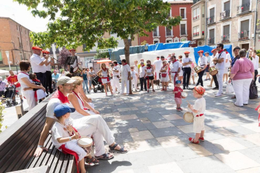Fotos del encierro, pasacalles, homenaje al tudelano adoptivo, feria de alimentos artesanos y concurso de recortadores del sexto día de las fiestas de Tudela 2018, 29 de julio
