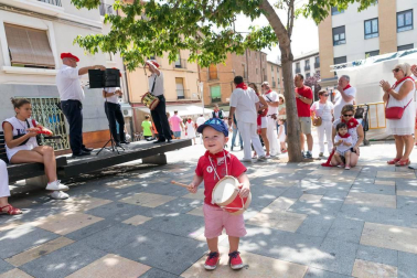 Fotos del encierro, pasacalles, homenaje al tudelano adoptivo, feria de alimentos artesanos y concurso de recortadores del sexto día de las fiestas de Tudela 2018, 29 de julio