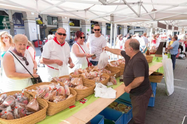 Fotos del encierro, pasacalles, homenaje al tudelano adoptivo, feria de alimentos artesanos y concurso de recortadores del sexto día de las fiestas de Tudela 2018, 29 de julio