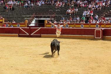 Fotos del encierro, pasacalles, homenaje al tudelano adoptivo, feria de alimentos artesanos y concurso de recortadores del sexto día de las fiestas de Tudela 2018, 29 de julio