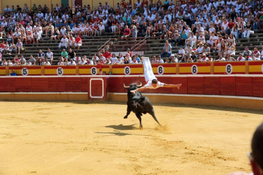 Fotos del encierro, pasacalles, homenaje al tudelano adoptivo, feria de alimentos artesanos y concurso de recortadores del sexto día de las fiestas de Tudela 2018, 29 de julio