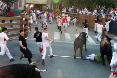 Fotos del encierro, pasacalles, homenaje al tudelano adoptivo, feria de alimentos artesanos y concurso de recortadores del sexto día de las fiestas de Tudela 2018, 29 de julio