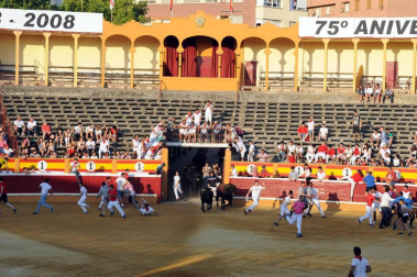 Fotos del encierro, pasacalles, homenaje al tudelano adoptivo, feria de alimentos artesanos y concurso de recortadores del sexto día de las fiestas de Tudela 2018, 29 de julio