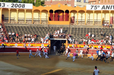 Fotos del encierro, pasacalles, homenaje al tudelano adoptivo, feria de alimentos artesanos y concurso de recortadores del sexto día de las fiestas de Tudela 2018, 29 de julio