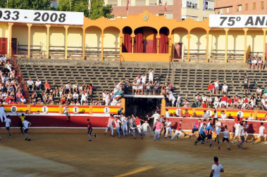 Fotos del encierro, pasacalles, homenaje al tudelano adoptivo, feria de alimentos artesanos y concurso de recortadores del sexto día de las fiestas de Tudela 2018, 29 de julio